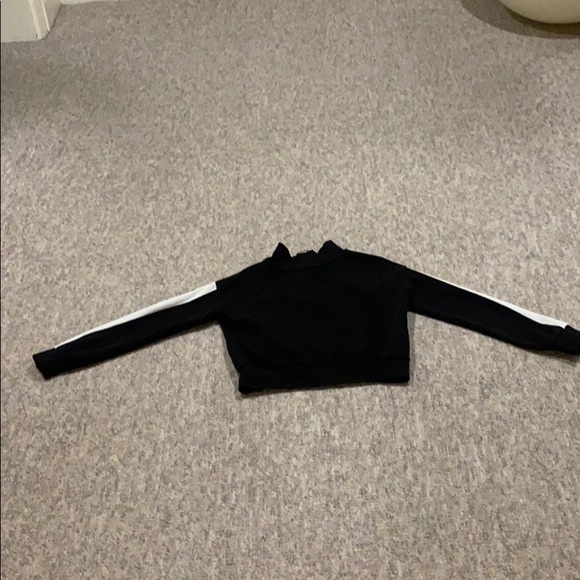 NYC slight cropped sweatshirt - Picture 3 of 3